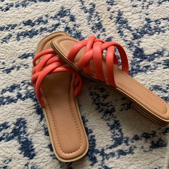 Universal Threads Sandals - Picture 2 of 2